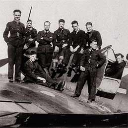 222 Sqn pilots.